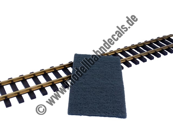 Poliervlies für die Behandlung grob-verschmutzer Schienen und Metallteile; flexi...