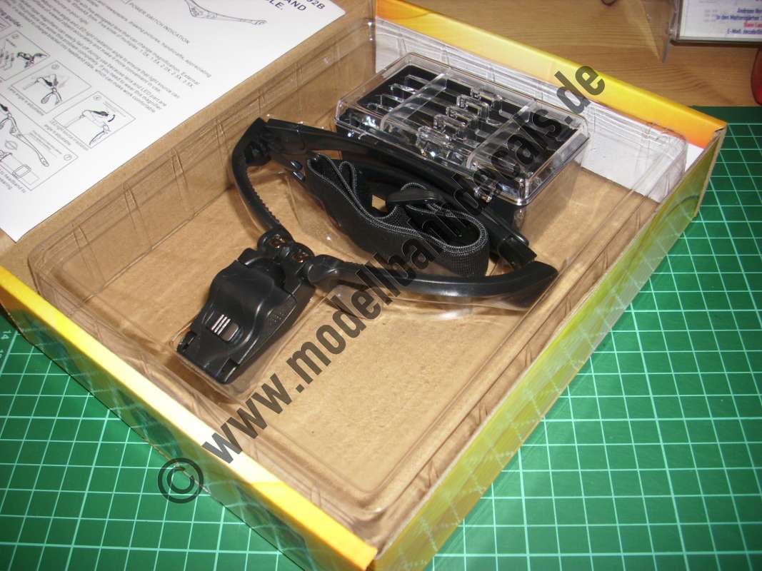 "Lupenbrille mit 5 verschiedenen Gläsern (1.0x, 1.5x, 2.0x, 2.5x, 3.5x) zum Einklipsen mit DUO-LED (Batterien sind enthalten) und Kopfband. "